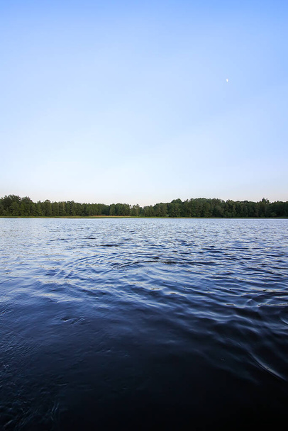 Letonya, Latgale, Doğu Avrupa 'da göl manzarası. Yaz doğası - Fotoğraf, Görsel