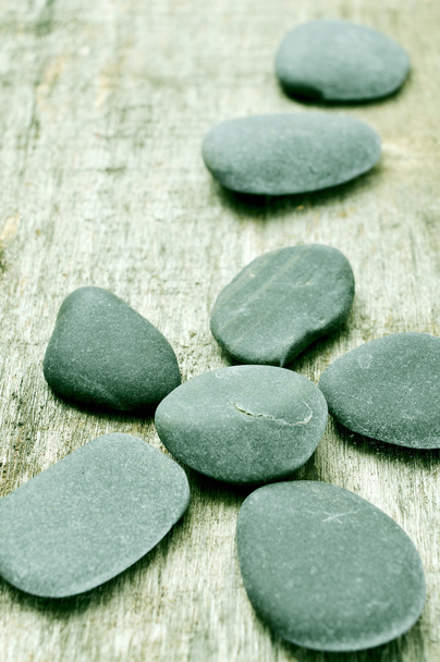 pierres sur une vieille surface en bois
 - Photo, image