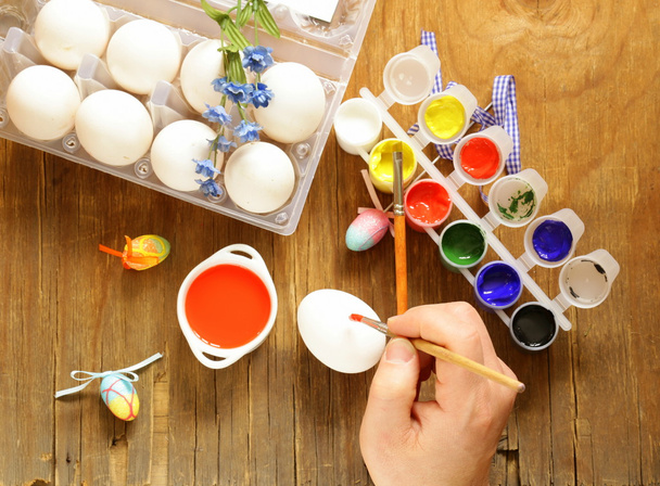 Coloriage Oeufs de Pâques (main dans le coup) peinture et pinceaux
 - Photo, image