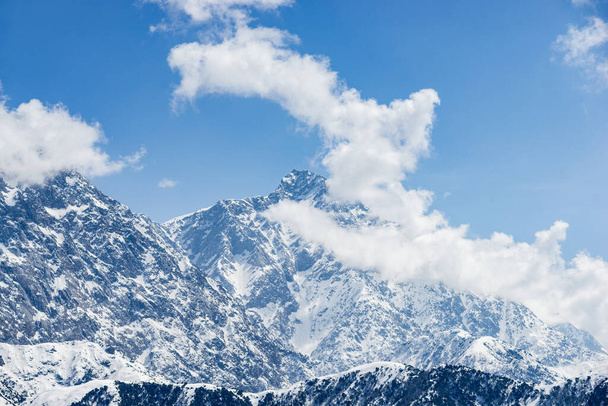 montagnes paysage himalaya, hautes montagnes et nuages - Photo, image
