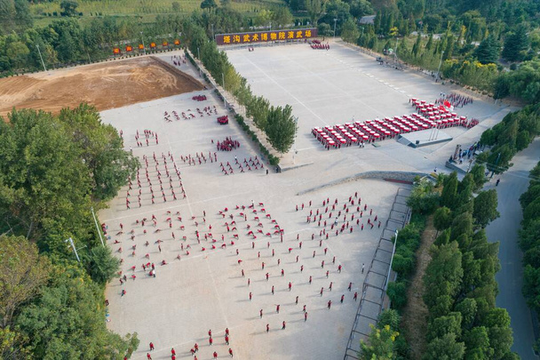 Навчання храму Шаоліня Бойові мистецтва в Китаї аеродроми - Фото, зображення
