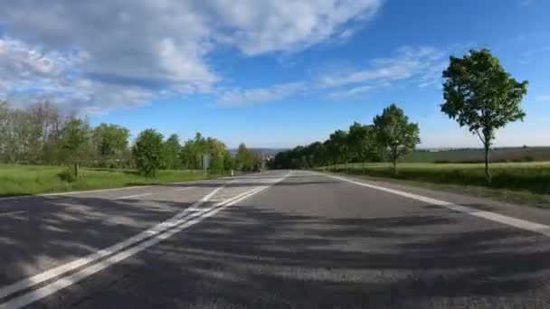 auto rijden in het voorjaar platteland - Video