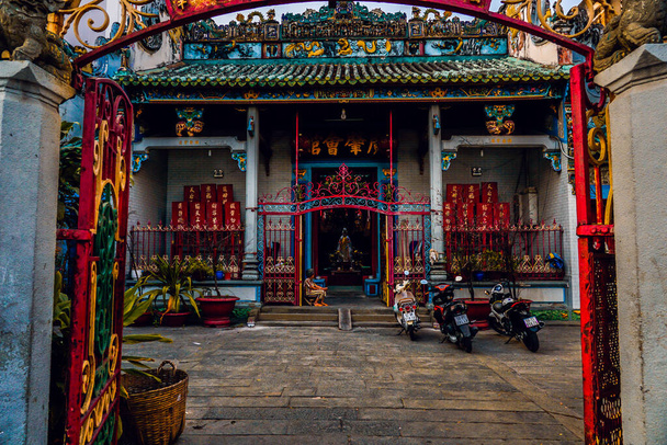 Ho Chi Minh City, Vietnam - JAN 11,2020: Thien Hau Temple (Hoi quan Quang Trieu pagoda) - One of Vietnamese Chinese temple at Ho Chi Minh City (Saigon), Vietnam - Valokuva, kuva