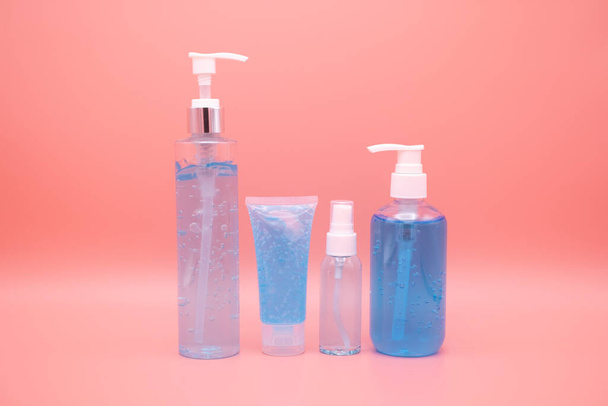 sanitizer gel pump dispenser. Clear sanitizer in pump bottle, for killing germs, bacteria and virus. isolate on Pink background - Foto, Imagem