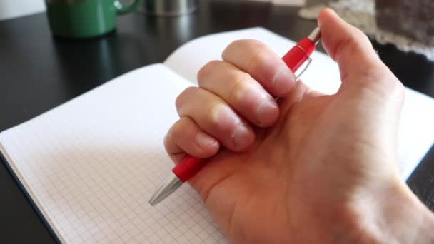 Pen clicking repeatedly and with a costant pattern and rythm. The rythmic way in which the button of the pen is pressed represents stress, boredom, impatience, ittiration or anxiety by a nervous man - Footage, Video