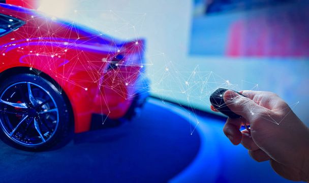 Männerhand drückt auf das intelligente ferngesteuerte Auto mit Technologie Transportsicherheit AR-Konzept - Foto, Bild