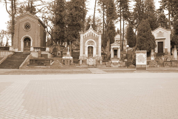Livvの中央広場Lychaciv墓地 - 写真・画像