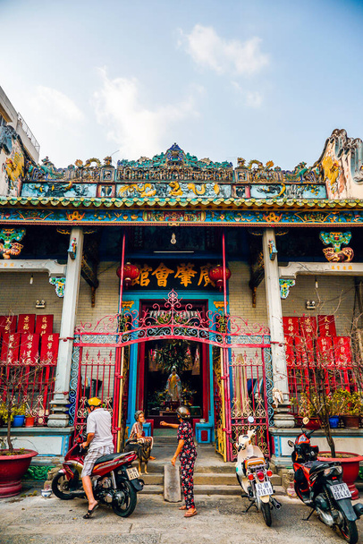 Ho Chi Minh City, Vietnam - Jan 11,2020: entrance gate of Thien Hau Temple (Hoi quan Quang Trieu pagoda) - One of Vietnamese Chinese temple at Ho Chi Minh City (Saigon), Vietnam - Valokuva, kuva