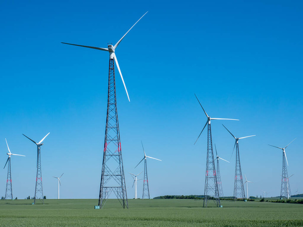 Windpark im Sommer Erneuerbare Energien - Foto, Bild