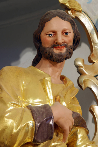 San Giuseppe, statua sull'altare maggiore nella chiesa parrocchiale dell'Assunzione della Vergine Maria a Brezovica, Croazia - Foto, immagini