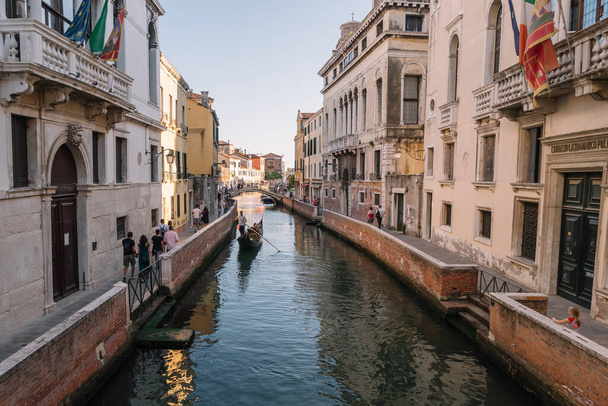 Venice, Italy - August 13, 2016: Tourists are walking by the canal of Venice, Italy. - Foto, Imagen