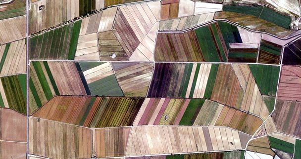 as cores do trabalho, homenagem a Picasso, fotografia abstrata dos campos da Espanha a partir do ar, vista aérea, representação de campos de trabalho humano, arte abstrata
,  - Foto, Imagem