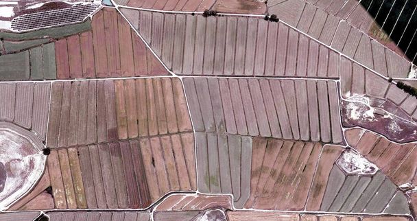 Мала дальність, данина Пікассо, абстрактна фотографія полів Іспанії з повітря, вигляд з повітря, зображення людських трудових таборів, абстрактне мистецтво,  - Фото, зображення