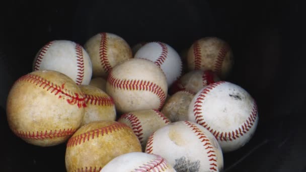 Makró lövés keresztül csoport baseball labdák  - Felvétel, videó