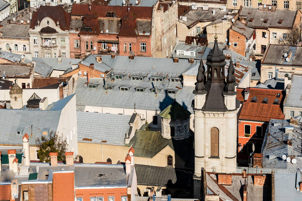 LVIV, UKRAINE - OCTOBER 23, 2019: aerial view of carmelite church and old houses in downtown - Foto, immagini