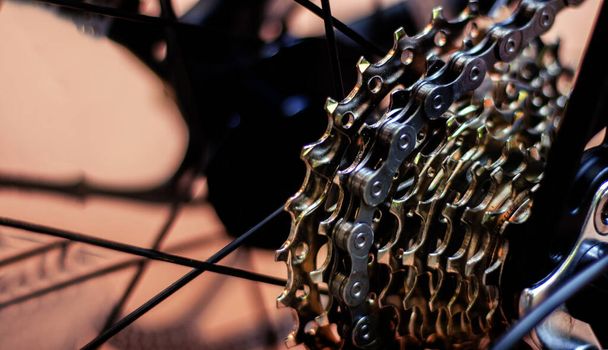 close-up shot fiets ketting en versnelling in sport concept - Foto, afbeelding