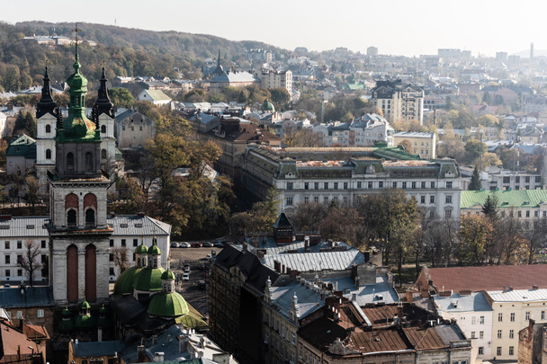 vista aerea della città di Leopoli con chiesa carmelitana ed edifici nel centro di Leopoli, Ucraina
 - Foto, immagini
