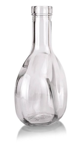 La botella vacía de coñac transparente aislada sobre fondo blanco
 - Foto, imagen