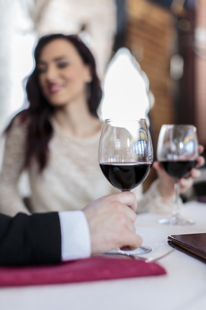 romantisch paar in restaurant - Foto, afbeelding