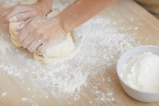 Woman making dough - Фото, зображення