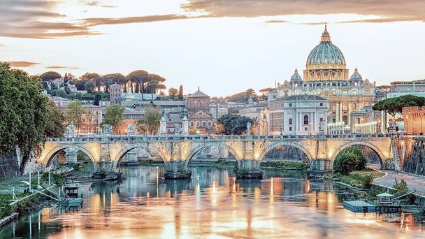 The city of Rome at sunset - Foto, afbeelding