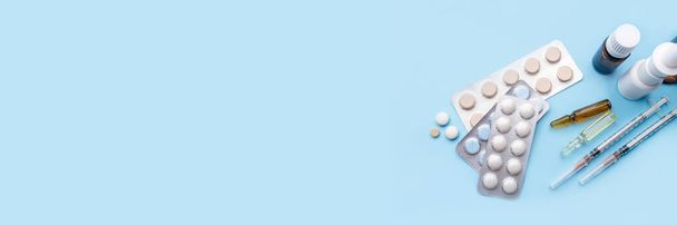 Tablets, pack of medicines with medicine bottles on a blue background. - Φωτογραφία, εικόνα