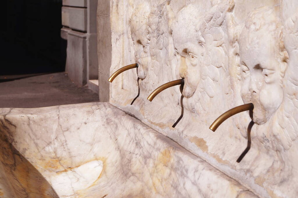 イタリア・フィレンツェのフォンティシーヌ・タバナクルの詳細ページ - 写真・画像