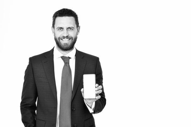 Mann mit Telefon, Geschäftsmann im formellen Outfit mit glücklichem Gesicht - Foto, Bild