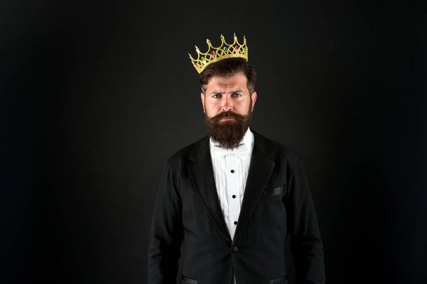 King of style. bearded man wear golden crown. elegant man in formal wear at special event. Party king. he is vip client. Premium user concept. reward for business success. Top manager - Фото, зображення