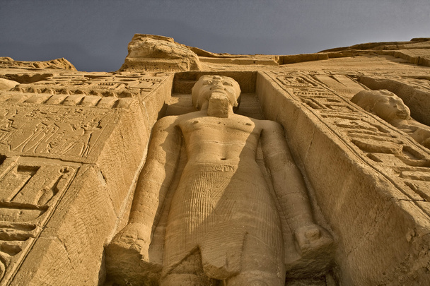 królowej nefertari świątyni ogromne rzeźby - Zdjęcie, obraz