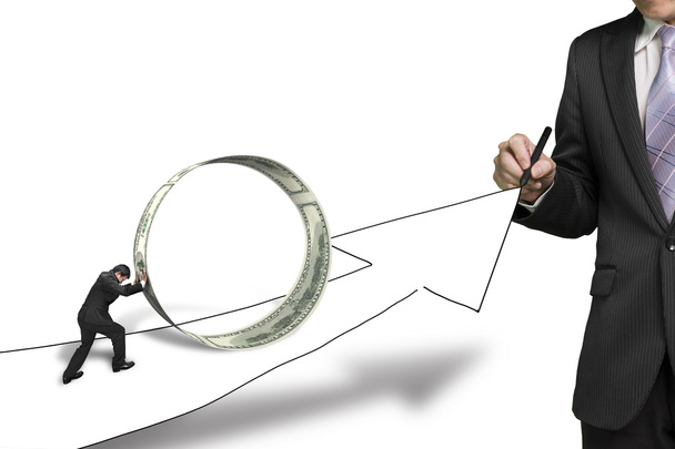 Empresario dibujando flecha creciente otro círculo de dinero empujando o
 - Foto, imagen
