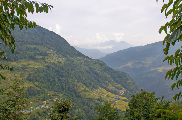 Landscape village in the mountains of Nepal Himalayas - Valokuva, kuva