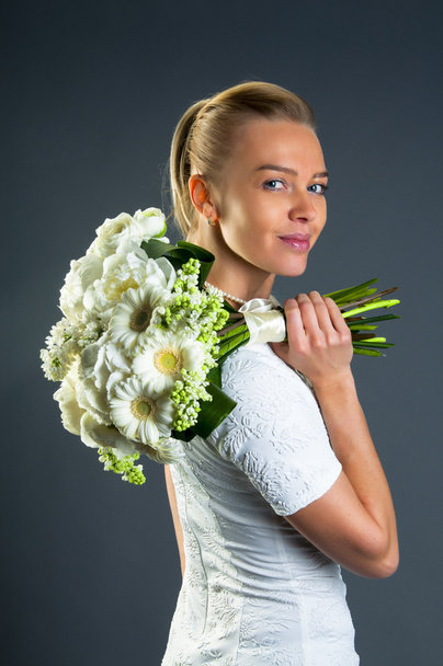 Woman with chrysanthemum bouquet - 写真・画像