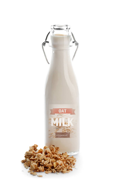 Вкусное овсяное молоко на белом фоне - Фото, изображение