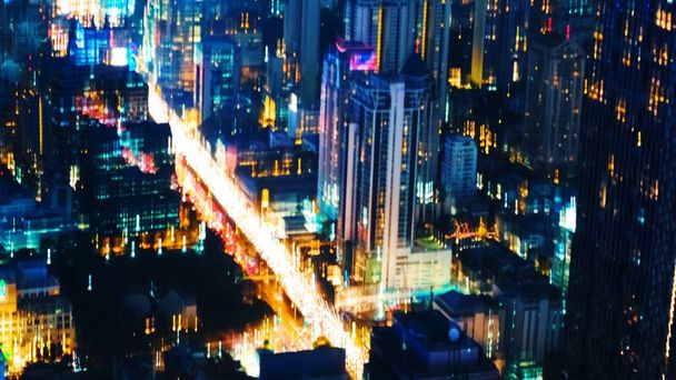 Keskittynyt kaupungin valot liikenneruuhka yöllä linja trail up ja rakennuksen arkkitehtuuri abstrakti tausta Bangkokissa Thaimaassa. Kaupunkikuva-eron käsite . - Valokuva, kuva