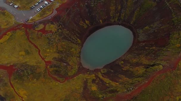 Widok z lotu ptaka wokół krateru wulkanicznego Kerio w Islandii - Materiał filmowy, wideo