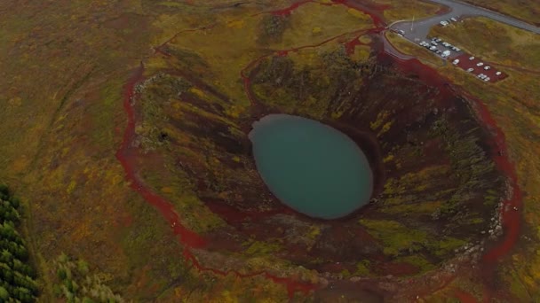 Veduta aerea intorno alla zona del cratere del vulcano Kerio in Islanda
 - Filmati, video