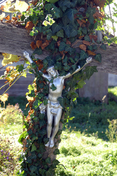 Crucifix langs de weg in de regio Zagorje, Kroatië - Foto, afbeelding