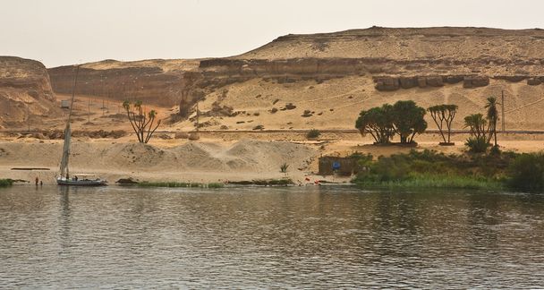 wzgórze pustynia brzeg Nilu - Zdjęcie, obraz