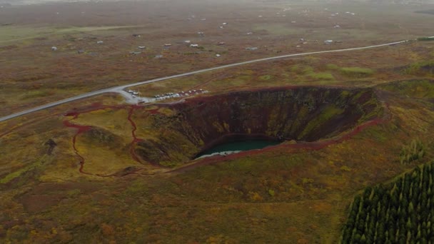 アイスランドのケリオ火山噴火口の周辺の空中ビュー - 映像、動画