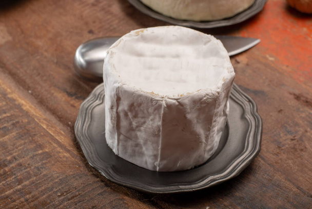 Molde blanco belga queso de vaca suave Bouquet des Moines de la Abadía de Val-Dieu de cerca
 - Foto, imagen