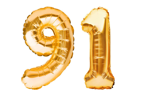 Číslo 91 devadesát jedna ze zlatých nafukovacích balónků izolovaných na bílém. Heliové balónky, čísla zlaté fólie. Party dekorace, výroční znamení pro svátky, oslavy, narozeniny, karneval. - Fotografie, Obrázek