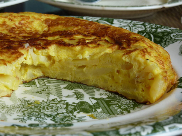 Tradiční španělská omeleta na talíři - Fotografie, Obrázek