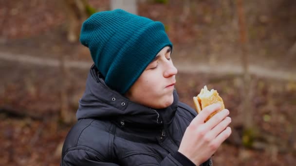 Teen eating burger episode 2 - Footage, Video