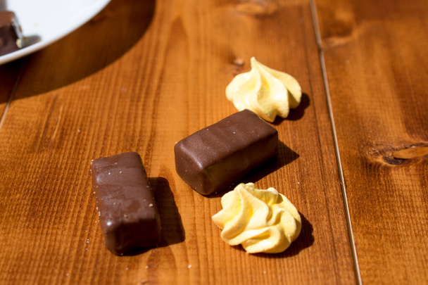čokoládové sušenky na talíři - Fotografie, Obrázek