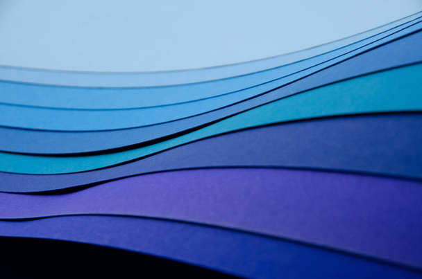 Abstrato brilhante fundo de design suave com azul ondulado linhas curvas em estilo dinâmico, conceito de design de banner de modelo
  - Foto, Imagem