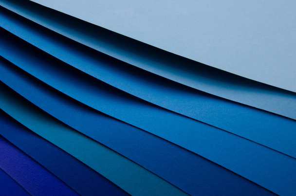 Absztrakt fényes lágy design háttér kék hullámos ívelt vonalak dinamikus stílusban, Template banner design koncepció  - Fotó, kép