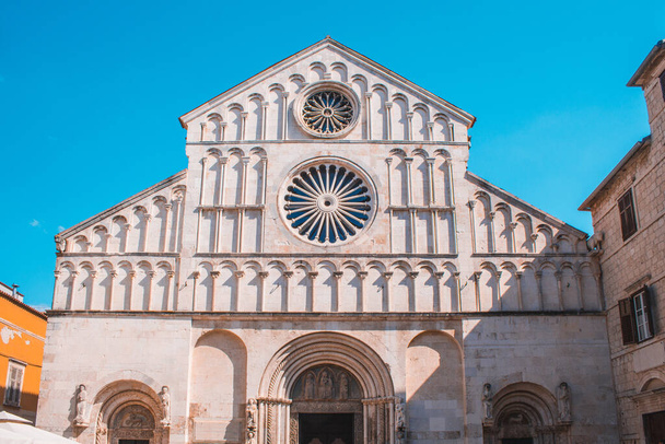 Catedral de Santa Anastasia. La catedral católica en el casco antiguo de Zadar, Croacia
 - Foto, imagen
