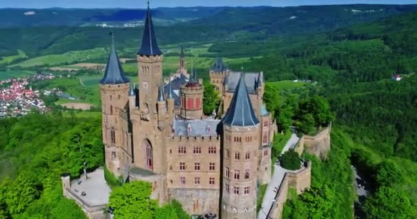 Vista aérea do famoso Castelo de Hohenzollern, Alemanha. Vídeo feito com Drone - Filmagem, Vídeo
