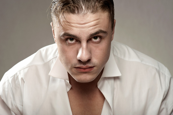Handsome young man in white shirt - Fotoğraf, Görsel